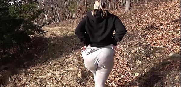  Sex in the woods with a girl with an amazingly big ass